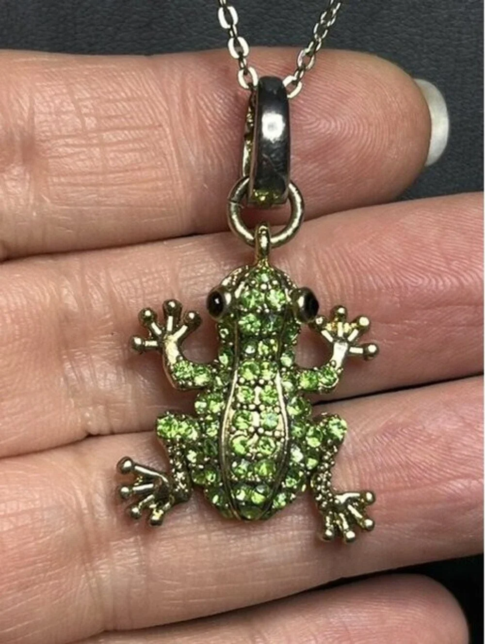 B6577 Cute Frog Pendant Necklace Green Rhinestone Gold Tone 20-22